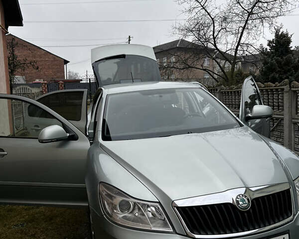 Зеленый Шкода Октавия, объемом двигателя 1.6 л и пробегом 222 тыс. км за 7700 $, фото 1 на Automoto.ua