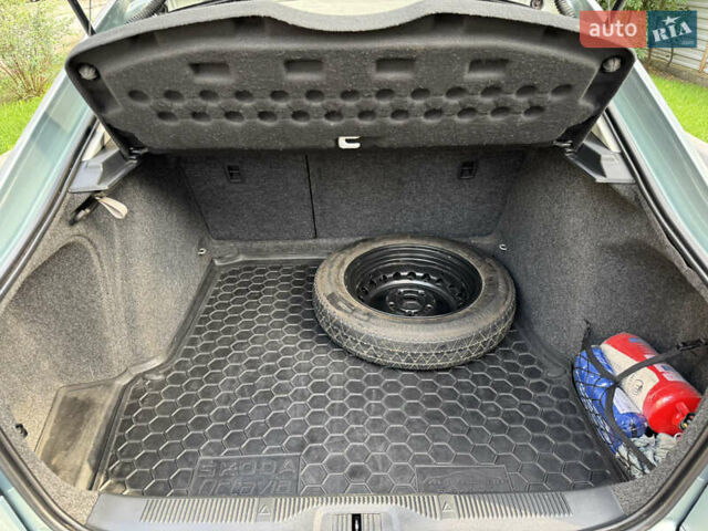 Шкода Октавия 2011 в Киеве на Automoto.ua Зеленый Шкода Октавия, объемом двигателя 1.6 л и пробегом 230 тыс. км за 7999 $, фото 10 на Automoto.ua