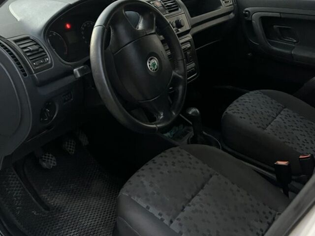 Белый Шкода Практик, объемом двигателя 1.2 л и пробегом 250 тыс. км за 2850 $, фото 6 на Automoto.ua