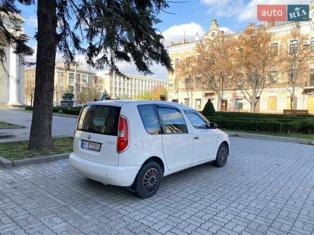 Белый Шкода Практик, объемом двигателя 1.2 л и пробегом 250 тыс. км за 2750 $, фото 3 на Automoto.ua