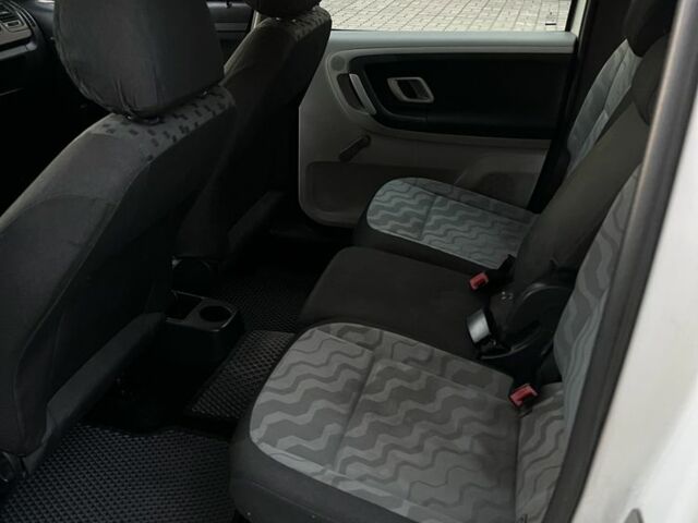 Белый Шкода Практик, объемом двигателя 1.2 л и пробегом 250 тыс. км за 2850 $, фото 5 на Automoto.ua