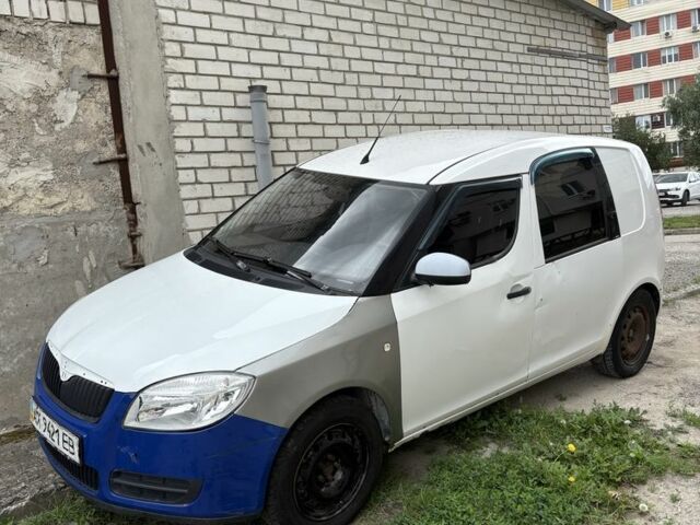 Белый Шкода Практик, объемом двигателя 1.4 л и пробегом 337 тыс. км за 3500 $, фото 2 на Automoto.ua