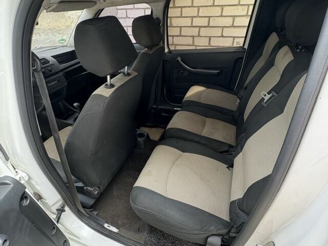 Белый Шкода Практик, объемом двигателя 1.4 л и пробегом 337 тыс. км за 3500 $, фото 7 на Automoto.ua