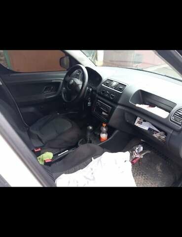 Шкода Практик 2010 в Ровно на Automoto.ua Белый Шкода Практик, объемом двигателя 1.2 л и пробегом 490 тыс. км за 4800 $, фото 10 на Automoto.ua