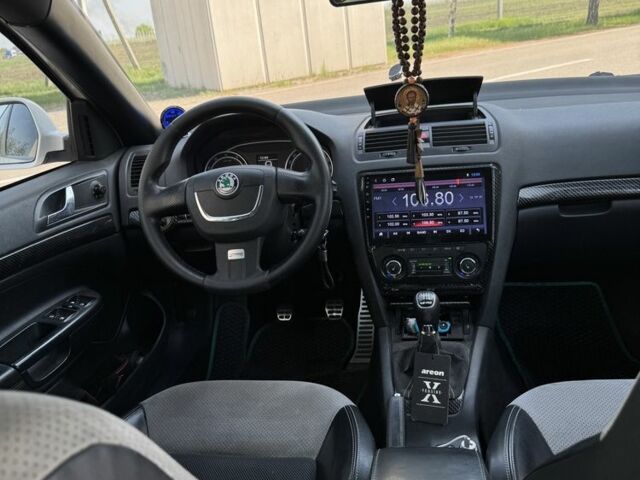 Белый Шкода РС, объемом двигателя 2 л и пробегом 220 тыс. км за 7500 $, фото 3 на Automoto.ua