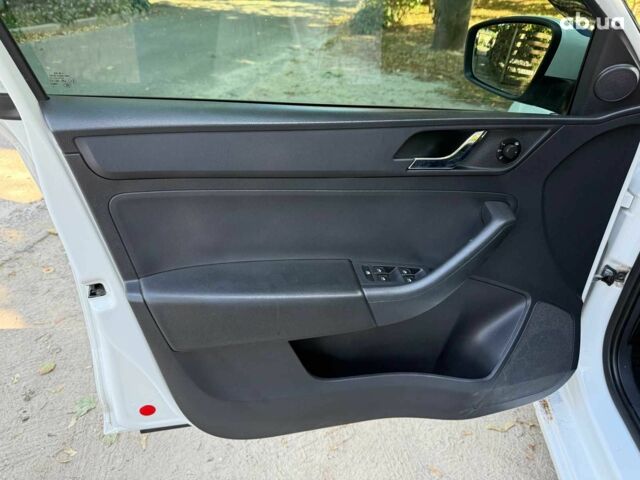 Білий Шкода Рапід, об'ємом двигуна 1.6 л та пробігом 374 тис. км за 6490 $, фото 8 на Automoto.ua