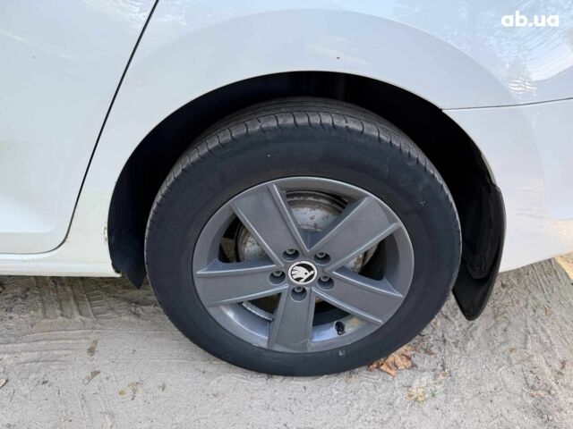 Білий Шкода Рапід, об'ємом двигуна 1.6 л та пробігом 374 тис. км за 6490 $, фото 7 на Automoto.ua