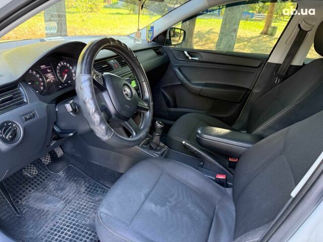 Білий Шкода Рапід, об'ємом двигуна 1.6 л та пробігом 374 тис. км за 6490 $, фото 9 на Automoto.ua