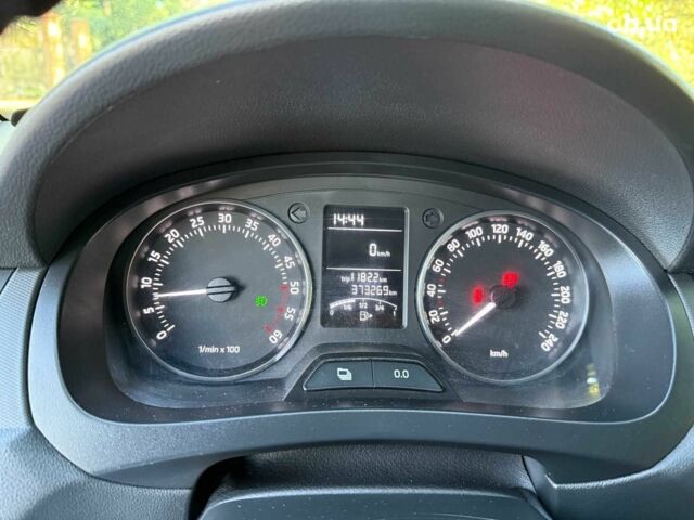 Білий Шкода Рапід, об'ємом двигуна 1.6 л та пробігом 374 тис. км за 6490 $, фото 10 на Automoto.ua