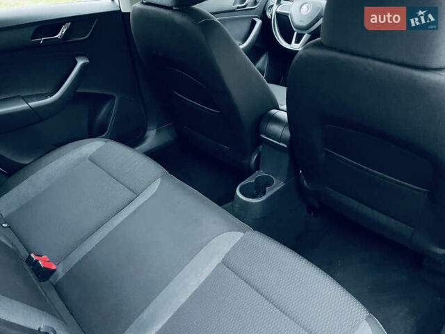 Белый Шкода Рапид, объемом двигателя 1.2 л и пробегом 203 тыс. км за 7900 $, фото 7 на Automoto.ua