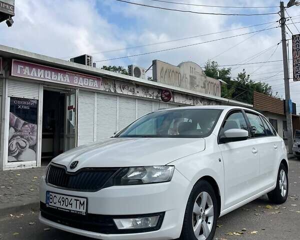 Белый Шкода Рапид, объемом двигателя 1.6 л и пробегом 240 тыс. км за 7000 $, фото 2 на Automoto.ua