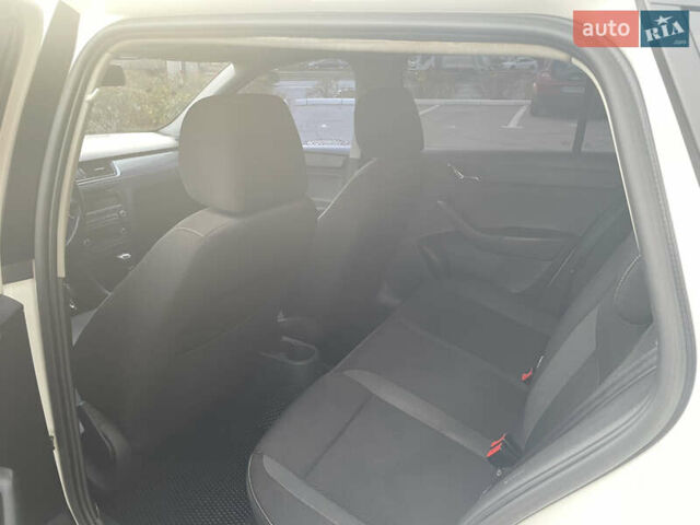 Белый Шкода Рапид, объемом двигателя 1.6 л и пробегом 210 тыс. км за 8500 $, фото 9 на Automoto.ua