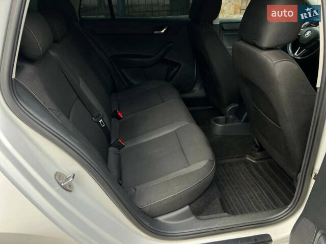 Белый Шкода Рапид, объемом двигателя 1.2 л и пробегом 192 тыс. км за 6500 $, фото 25 на Automoto.ua