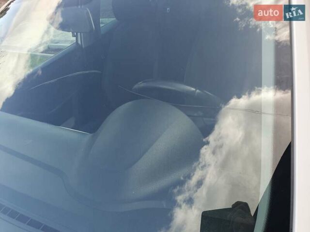 Білий Шкода Рапід, об'ємом двигуна 1.2 л та пробігом 107 тис. км за 5400 $, фото 28 на Automoto.ua