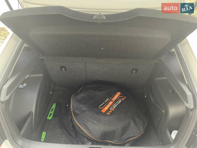 Белый Шкода Рапид, объемом двигателя 1.6 л и пробегом 210 тыс. км за 8500 $, фото 11 на Automoto.ua