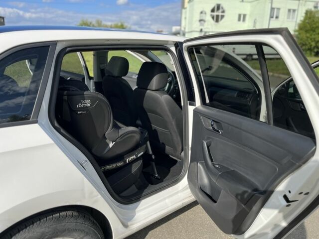 Білий Шкода Рапід, об'ємом двигуна 1.6 л та пробігом 224 тис. км за 8500 $, фото 11 на Automoto.ua