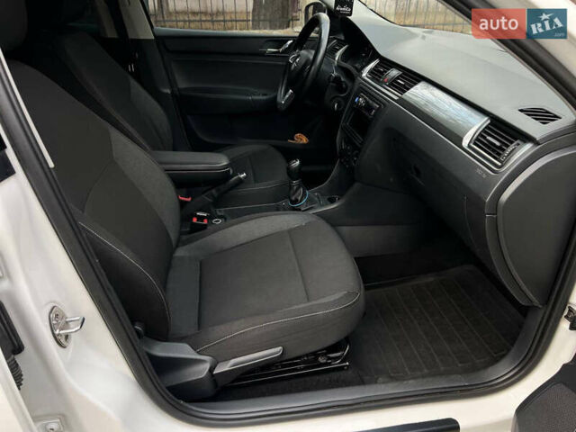 Белый Шкода Рапид, объемом двигателя 1.2 л и пробегом 192 тыс. км за 6500 $, фото 29 на Automoto.ua