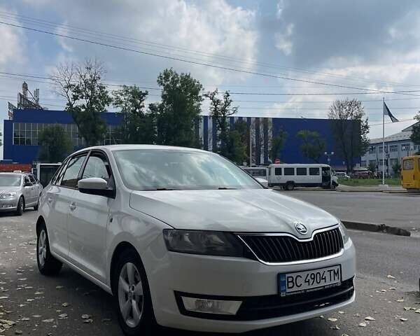 Белый Шкода Рапид, объемом двигателя 1.6 л и пробегом 240 тыс. км за 7000 $, фото 1 на Automoto.ua