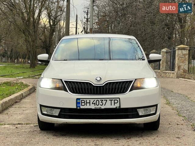 Белый Шкода Рапид, объемом двигателя 1.2 л и пробегом 192 тыс. км за 6500 $, фото 5 на Automoto.ua