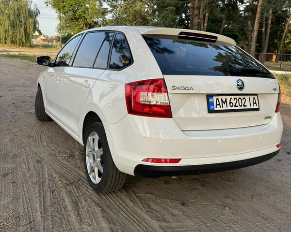Белый Шкода Рапид, объемом двигателя 1.6 л и пробегом 220 тыс. км за 8200 $, фото 5 на Automoto.ua