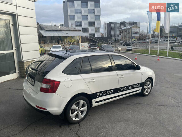 Белый Шкода Рапид, объемом двигателя 1.6 л и пробегом 210 тыс. км за 8500 $, фото 2 на Automoto.ua