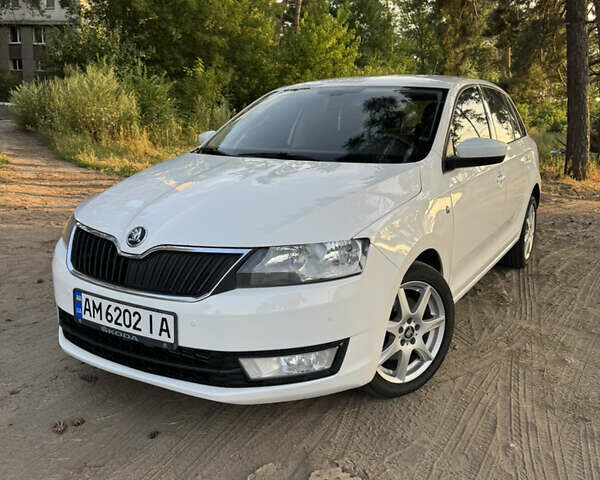 Белый Шкода Рапид, объемом двигателя 1.6 л и пробегом 220 тыс. км за 8200 $, фото 1 на Automoto.ua