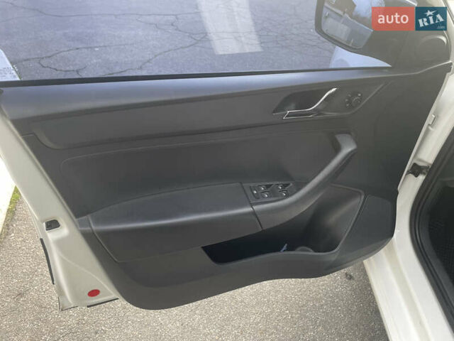 Белый Шкода Рапид, объемом двигателя 1.6 л и пробегом 210 тыс. км за 8500 $, фото 4 на Automoto.ua