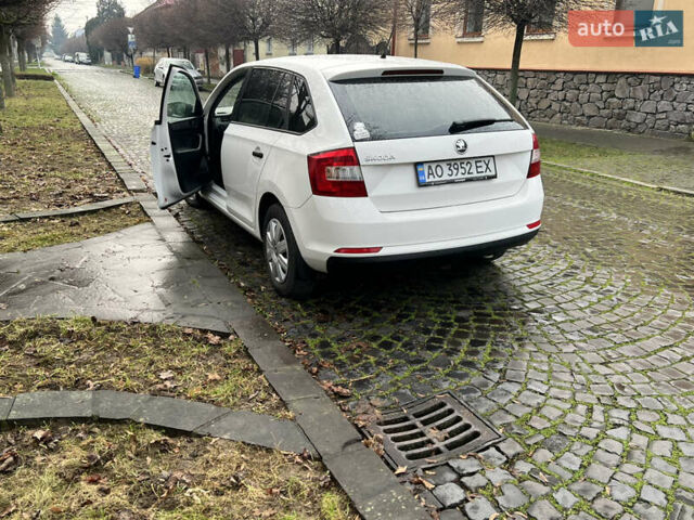 Белый Шкода Рапид, объемом двигателя 1.2 л и пробегом 240 тыс. км за 6750 $, фото 1 на Automoto.ua
