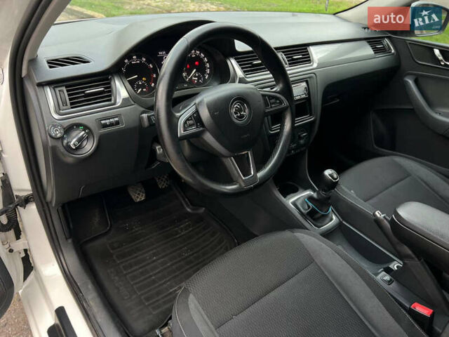 Белый Шкода Рапид, объемом двигателя 1.2 л и пробегом 192 тыс. км за 6500 $, фото 20 на Automoto.ua