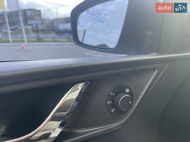 Белый Шкода Рапид, объемом двигателя 1.6 л и пробегом 210 тыс. км за 8500 $, фото 13 на Automoto.ua