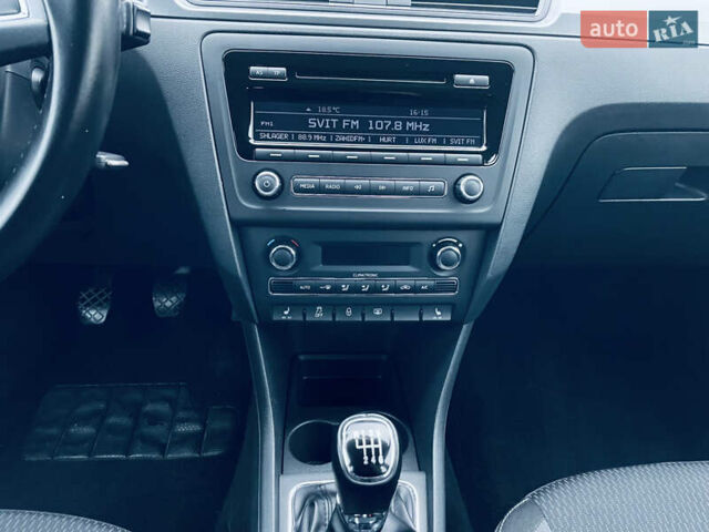 Белый Шкода Рапид, объемом двигателя 1.2 л и пробегом 203 тыс. км за 7900 $, фото 6 на Automoto.ua