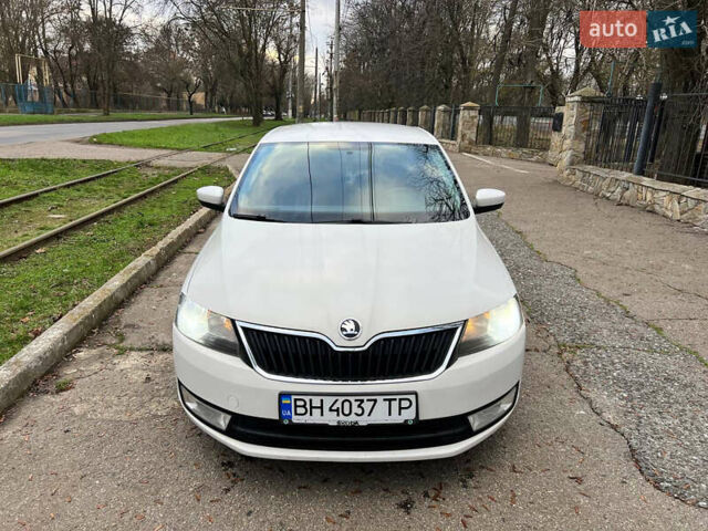 Белый Шкода Рапид, объемом двигателя 1.2 л и пробегом 192 тыс. км за 6500 $, фото 4 на Automoto.ua