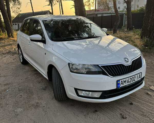 Белый Шкода Рапид, объемом двигателя 1.6 л и пробегом 220 тыс. км за 8200 $, фото 3 на Automoto.ua