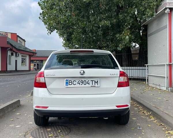 Белый Шкода Рапид, объемом двигателя 1.6 л и пробегом 240 тыс. км за 7000 $, фото 6 на Automoto.ua