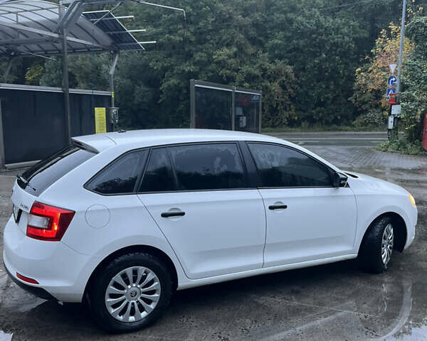 Белый Шкода Рапид, объемом двигателя 1.42 л и пробегом 239 тыс. км за 6800 $, фото 5 на Automoto.ua