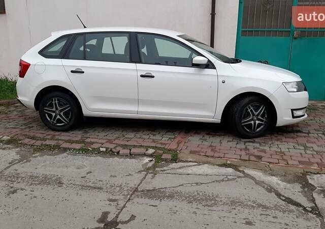 Белый Шкода Рапид, объемом двигателя 1.6 л и пробегом 223 тыс. км за 8300 $, фото 1 на Automoto.ua