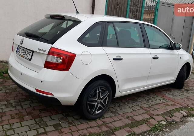 Белый Шкода Рапид, объемом двигателя 1.6 л и пробегом 223 тыс. км за 8300 $, фото 2 на Automoto.ua