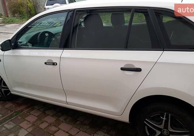 Белый Шкода Рапид, объемом двигателя 1.6 л и пробегом 223 тыс. км за 8300 $, фото 4 на Automoto.ua