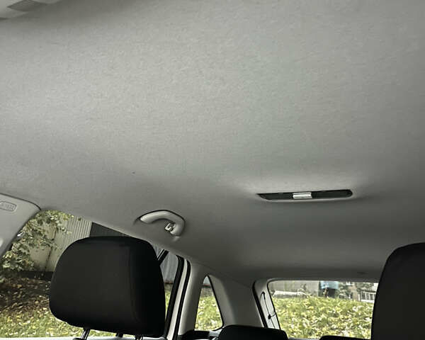 Белый Шкода Рапид, объемом двигателя 1.42 л и пробегом 239 тыс. км за 6800 $, фото 14 на Automoto.ua