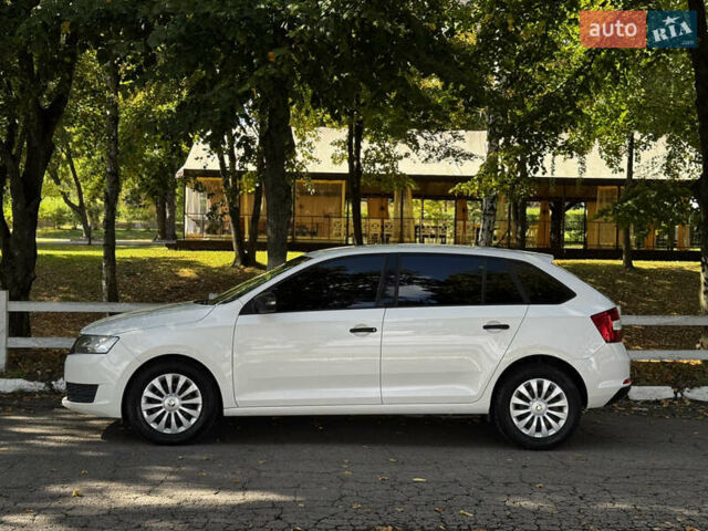Белый Шкода Рапид, объемом двигателя 1.4 л и пробегом 230 тыс. км за 5800 $, фото 1 на Automoto.ua