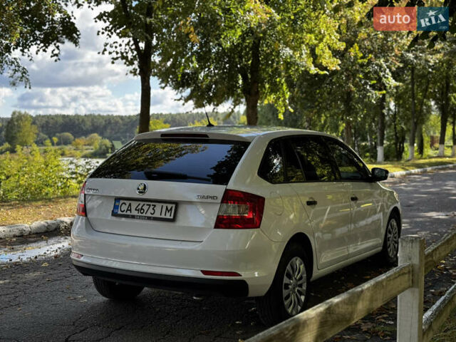 Белый Шкода Рапид, объемом двигателя 1.4 л и пробегом 230 тыс. км за 5800 $, фото 4 на Automoto.ua