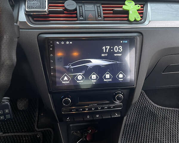 Білий Шкода Рапід, об'ємом двигуна 1.2 л та пробігом 209 тис. км за 6700 $, фото 5 на Automoto.ua