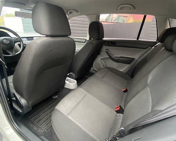 Білий Шкода Рапід, об'ємом двигуна 1.42 л та пробігом 235 тис. км за 6700 $, фото 18 на Automoto.ua