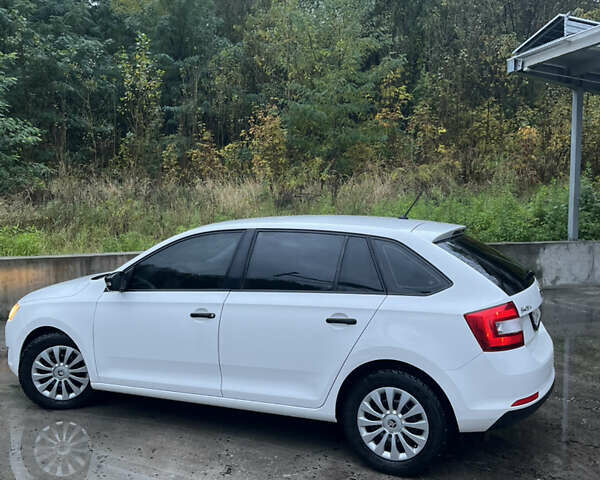 Белый Шкода Рапид, объемом двигателя 1.42 л и пробегом 239 тыс. км за 6800 $, фото 1 на Automoto.ua