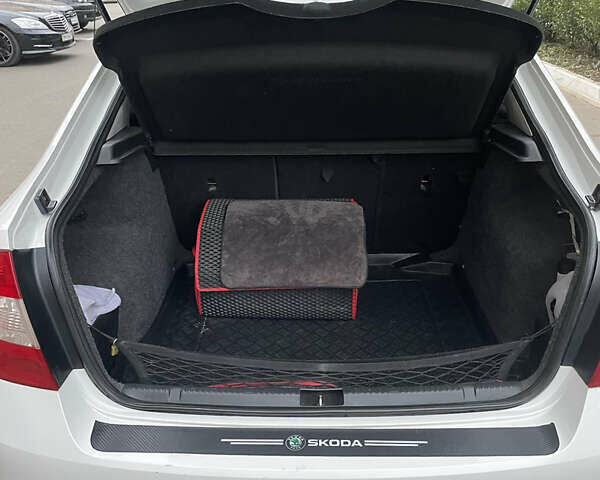 Білий Шкода Рапід, об'ємом двигуна 1.2 л та пробігом 209 тис. км за 6700 $, фото 8 на Automoto.ua