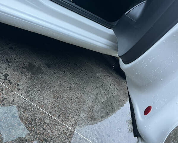 Белый Шкода Рапид, объемом двигателя 1.42 л и пробегом 239 тыс. км за 6800 $, фото 9 на Automoto.ua