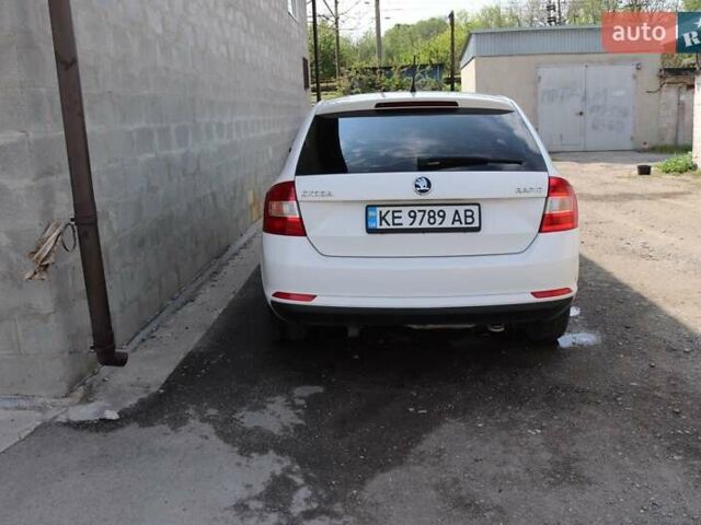 Белый Шкода Рапид, объемом двигателя 1.2 л и пробегом 220 тыс. км за 8400 $, фото 3 на Automoto.ua