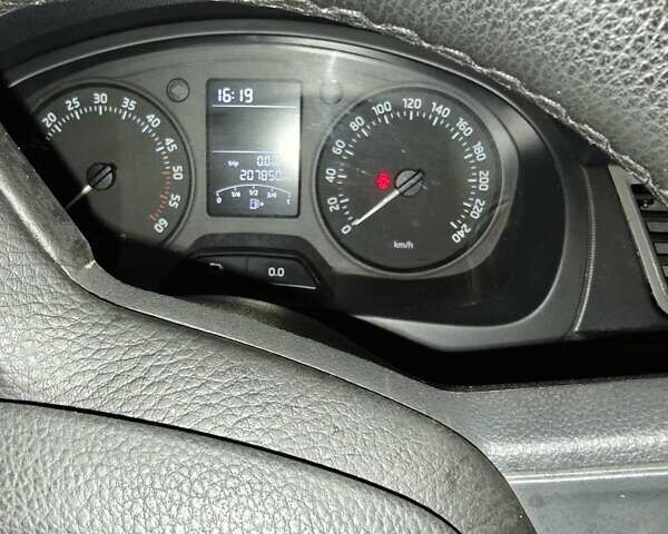 Белый Шкода Рапид, объемом двигателя 1.6 л и пробегом 207 тыс. км за 7500 $, фото 9 на Automoto.ua