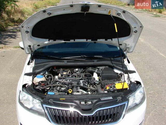 Белый Шкода Рапид, объемом двигателя 1.6 л и пробегом 223 тыс. км за 8300 $, фото 21 на Automoto.ua