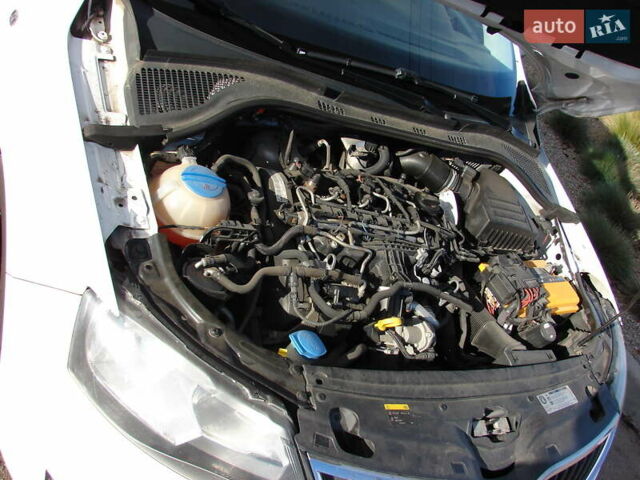 Білий Шкода Рапід, об'ємом двигуна 1.6 л та пробігом 225 тис. км за 7700 $, фото 24 на Automoto.ua